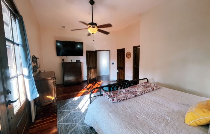 The Landing at Main Street Suites: Cozy apartment in downtown Van Buren, AR