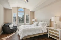Luxurious, spacious, private- yet close to all of DFW's finest attractions. - Homestays