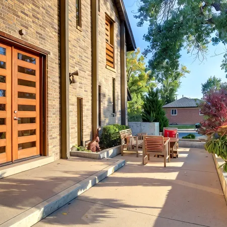 Stunning Repurposed Church, lofted, pet friendly, Free Botanic Garden admit 6