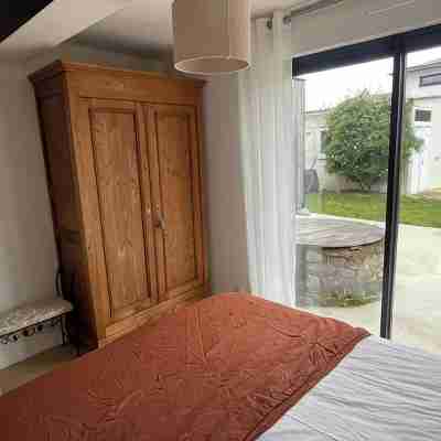 New 80 m² apartment with garden, quiet, walking distance to port, stadiums and shops Rooms
