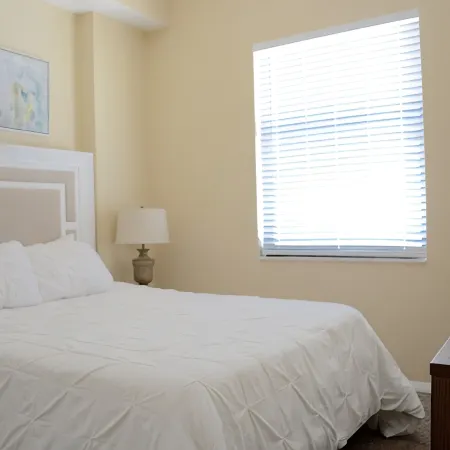 Clearwater Beach Condo 3 BR fits 6-8 ppl