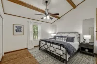 Southern Charm - Huge Hill Country Home on 4 Acres w/Pool, Hot Tub & Fire Pit - 4-Star