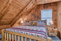 Twin Bear I, A Cozy Cabin in the Woods, with Level 2 EV Charger! - Romantic