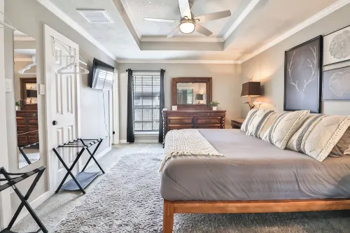 6.6 miles to Texas A&M University! Great Beds, Quality Bedding, and Super Clean! - บังกะโล