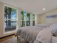 Hygge Lodge is a gorgeous lakefront gathering place for year round family fun. - Wifi
