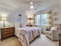 Relaxing Lakefront Home w/ Boat Dock, Fire-Pit and Private Walk-in Beach! Gated - 4 stjerner