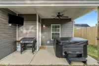 Bourbon Run - HotTub/ Ark 30min/ Horse Park 12min/ Walk Downtown/ 4BR Sleeps 8 - 3-Star