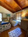 Romantic beach home with golf cart Remodeled Coastal charm - 4 星級