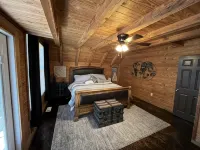 Fisherman's Paradise & Family Fun Cabin Just Minutes to PickwickLake & StatePark - balcony