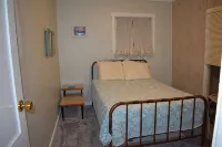 Charming vacation cottage since 1930 with a spectacular view of Lake Erie - Hot Tub