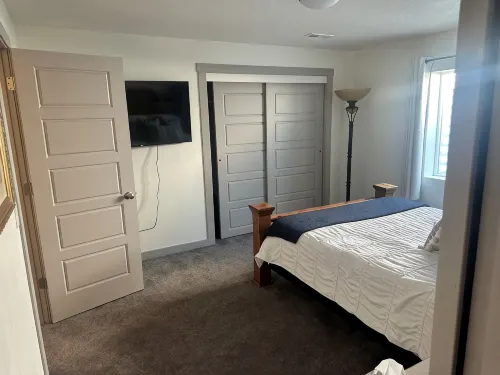 Charming 2-bedroom basement apartment with WiFi, AC in lovely Stansbury Park - 3-Star