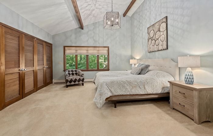 Shuttle to Village/lifts5 miles to base! Cozy Chalet!