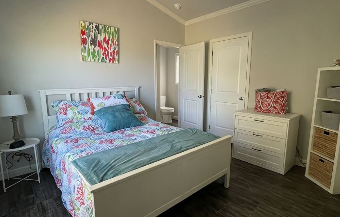 New! Drift away in Bayfront 2-bedroom Turquoise cottage