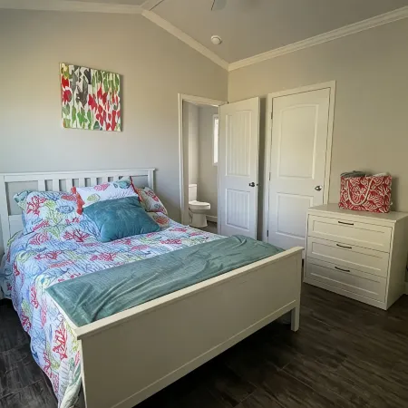 New! Drift away in Bayfront 2-bedroom Turquoise cottage