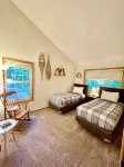 Cozy Cascade Cabin. Relaxing Hot Tub, Secluded, Spacious and Creek Nearby - 木屋