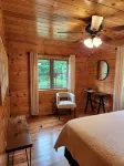 Cozy cabin in tranquil setting overlooking pond - balcony