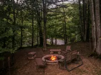 Private & pet-friendly mountain escape with fenced-in yard ✺ 2 miles to resort - 4성급