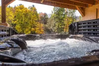 3 BR Black Bear Lodge on Pine Creek w/ Hot Tub - Chalets