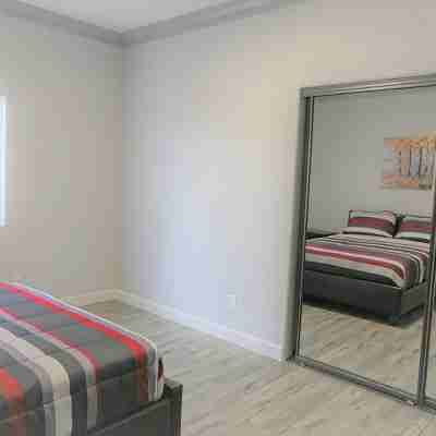 Spacious Home* 7 minutes to Disneyland Rooms