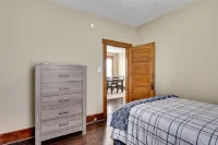 Cheerful 4-Bedroom home in Midtown Omaha - 방갈로
