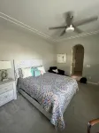 Beautiful & spacious home-gated community. Private yard w/salt water pool/spa. - 4-Sterne