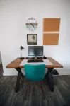 Blue Angels Porch Views, Downtown, Fenced Yard + Fire Pit and Pet Friendly! - 鄉村度假屋