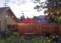 Happy Bison Bungalow - located in Downtown Cody! - Kitchens