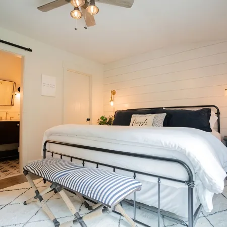 The best of Franklin! Beautiful listing on private acreage & minutes to downtown