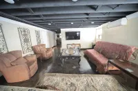Chicago Bootlegger House Sleeps 11-22 with 3 parking spots - Bungalows