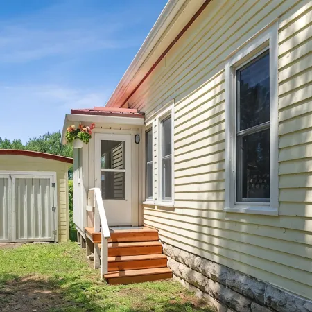 Cozy and charming. Your home away from home in the heart of Viroqua.