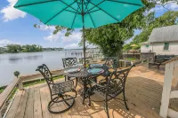 Picture Perfect  Waterfront in town  Sleeps 6  Expansive Outdoor dining area - 3-Star