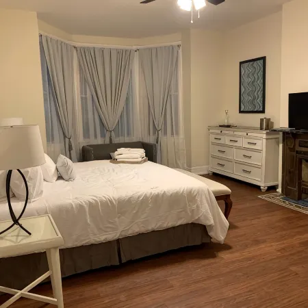 Frazier Guest House/ In OTR