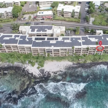 Oceanfront, remodeled penthouse, sunsets, whales/dolphins, surfers! Free parking