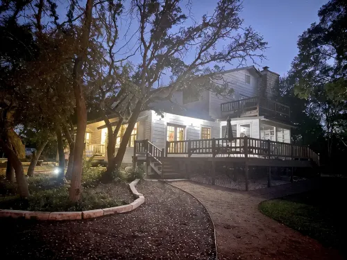 Quiet Farmhouse surrounded by 50 acres - 4-Star