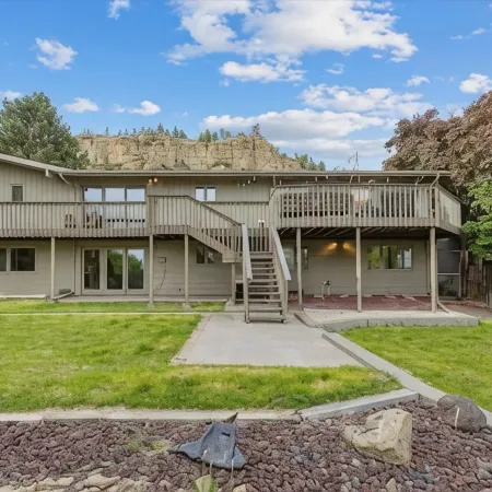 Montana Mansion: Theater, Gym, Arcade, Billiards