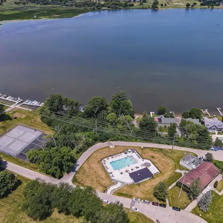 Family friendly Camp themed condo on Lake Como, minutes to downtown Lake Geneva