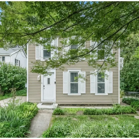 #2 Cozy 1-bdrm suite downtown with parking