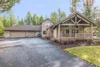 Sunriver Adventure Lodge - 4Br/3.5BA, 2 Primary Suites, A/C, Bikes, & Sharc - Gym