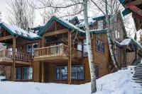 The Lynx Retreat - Slopeside Ski In/Out Home Near Glacier National Park - バルコニー