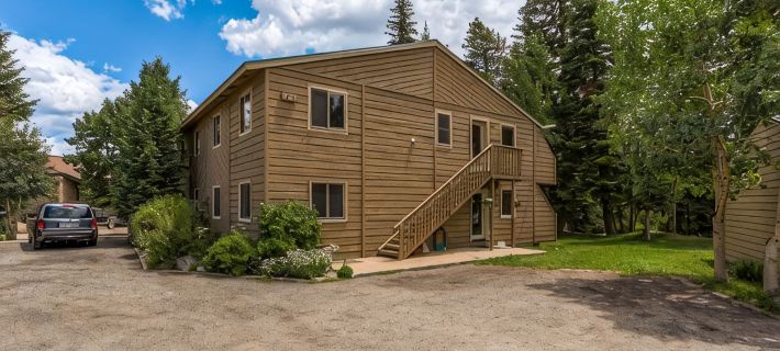 Cozy Creekside Condo (ground level, end unit) Hotels in Frisco
