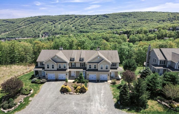 ⭐️ Spacious Mountaintop Oasis at Camelback | 2,500 SF w/ Game Room, Deck & A/C