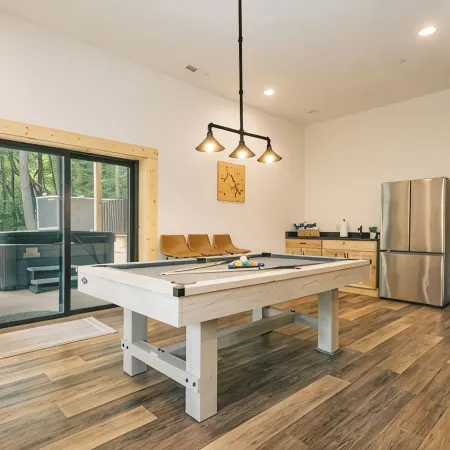 Brand NEW Build! Five Master Suites~Bunk Room~INDOOR POOL, Game ROOM & Hot Tub!