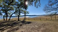 Cozy, private waterfront stone cabin on the north shore of Lake Travis - Chalets