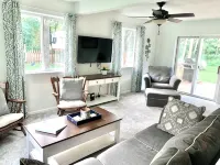 Devil's Lake Cottage - Family Friendly a block from State Park Entrance! Skiing - 3 stjerner