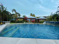 Rock and Wreck Dive Resort - Ocean View