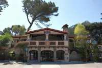 Les Artistes Inn - Ocean View