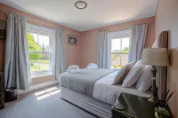 Woodfalls Inn - Inns