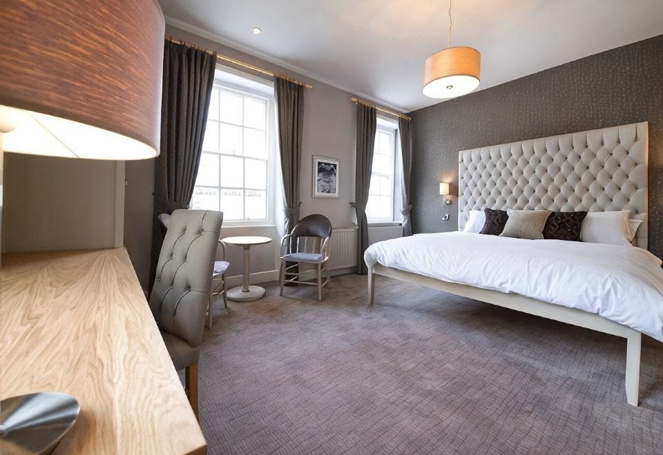 The County Hotel - Housity
