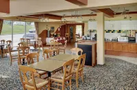 Lakeview Inns & Suites - Hinton - breakfast