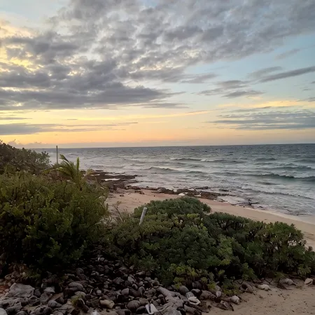 Serenity on the Bay1 - One Bed Cayman Brac - Airport Shops Restaurants Close!